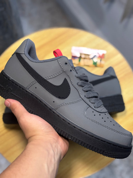 Nike Air Force One “Carbón”